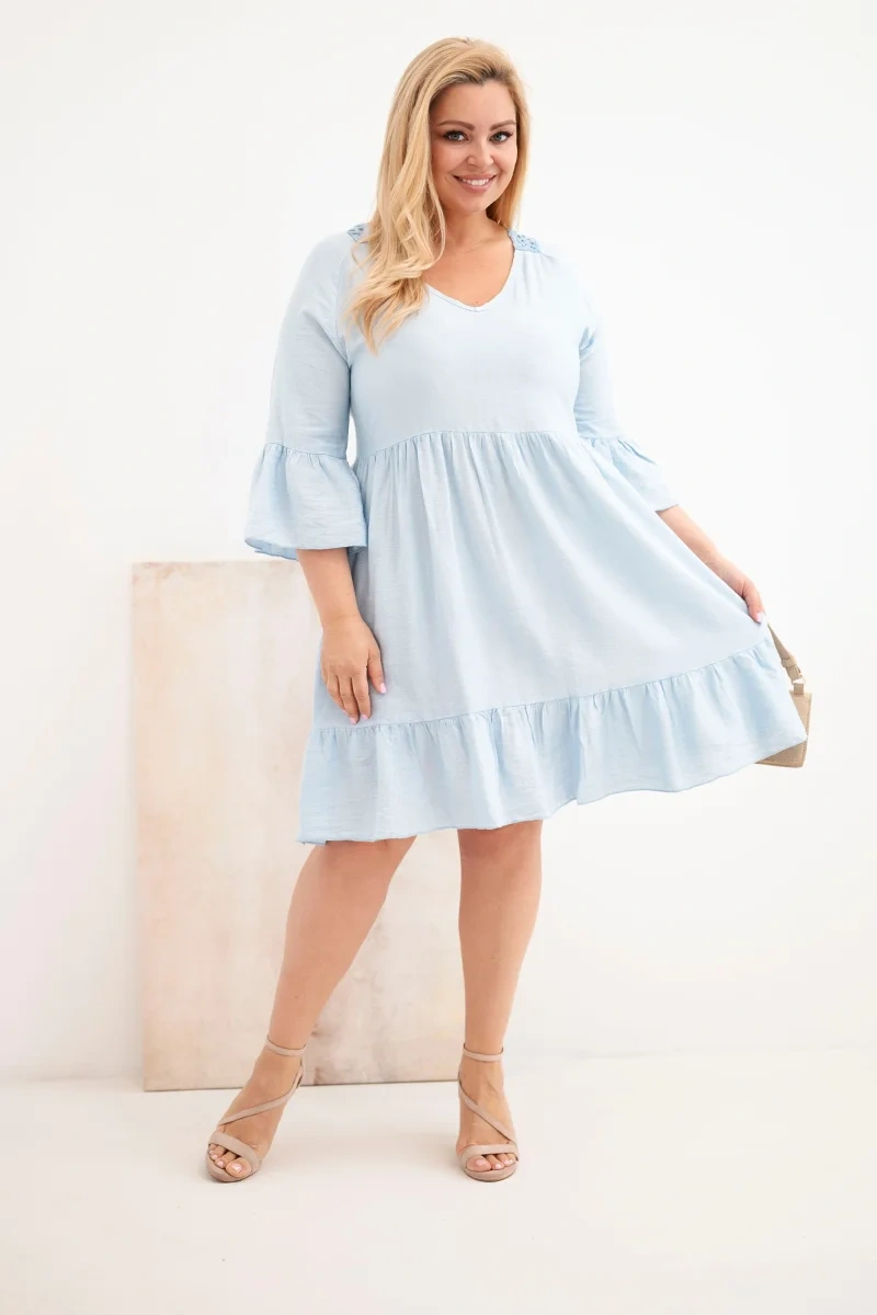 Kesi modré plus-size šaty s otvorenou čipkou