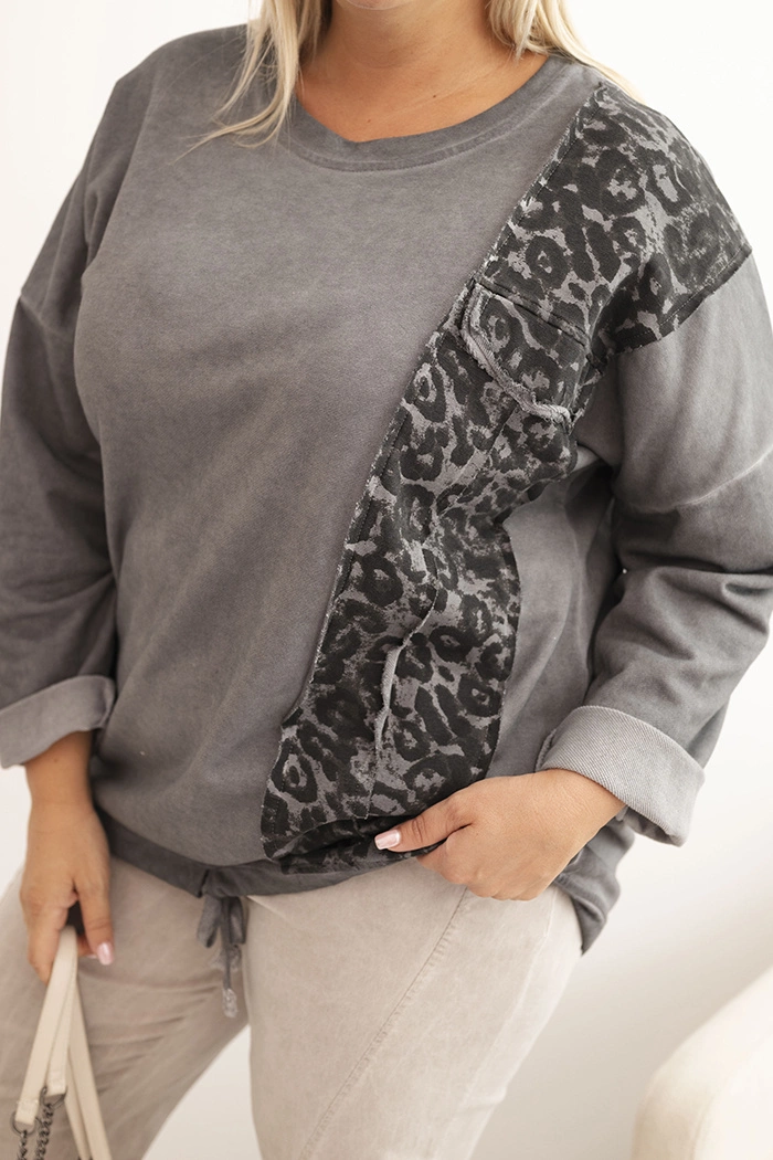 Kesi Włoski Women's Plus Size washed hoodie with a print graphite