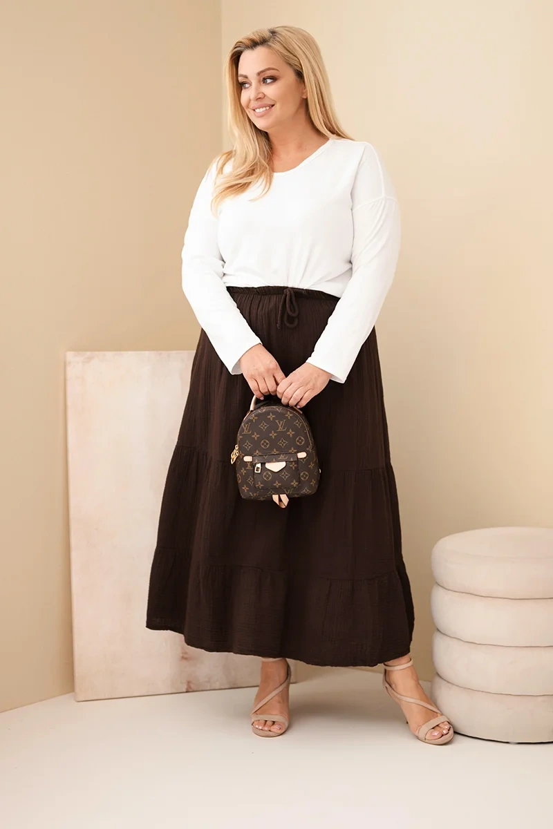Plus size mušelínová sukně s volánem hnědá