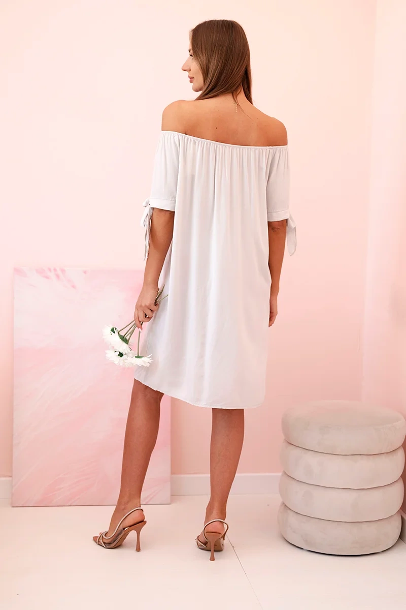 Kesi Włoski Women's viscose dress with tied sleeves beige