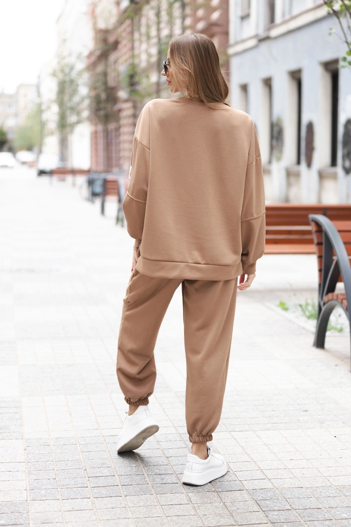 Kesi Włoski Women's set with a loose sweatshirt and pants with the word LOVE dark camel