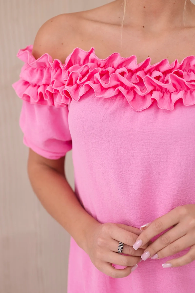 Spanish blouse with a small ruffle of light pink color