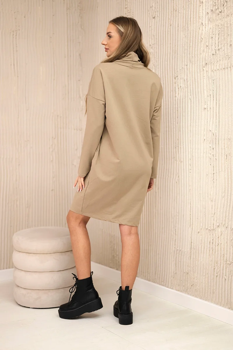 Dress with camel tie