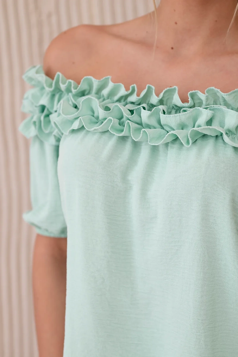 Spanish blouse with a small ruffle