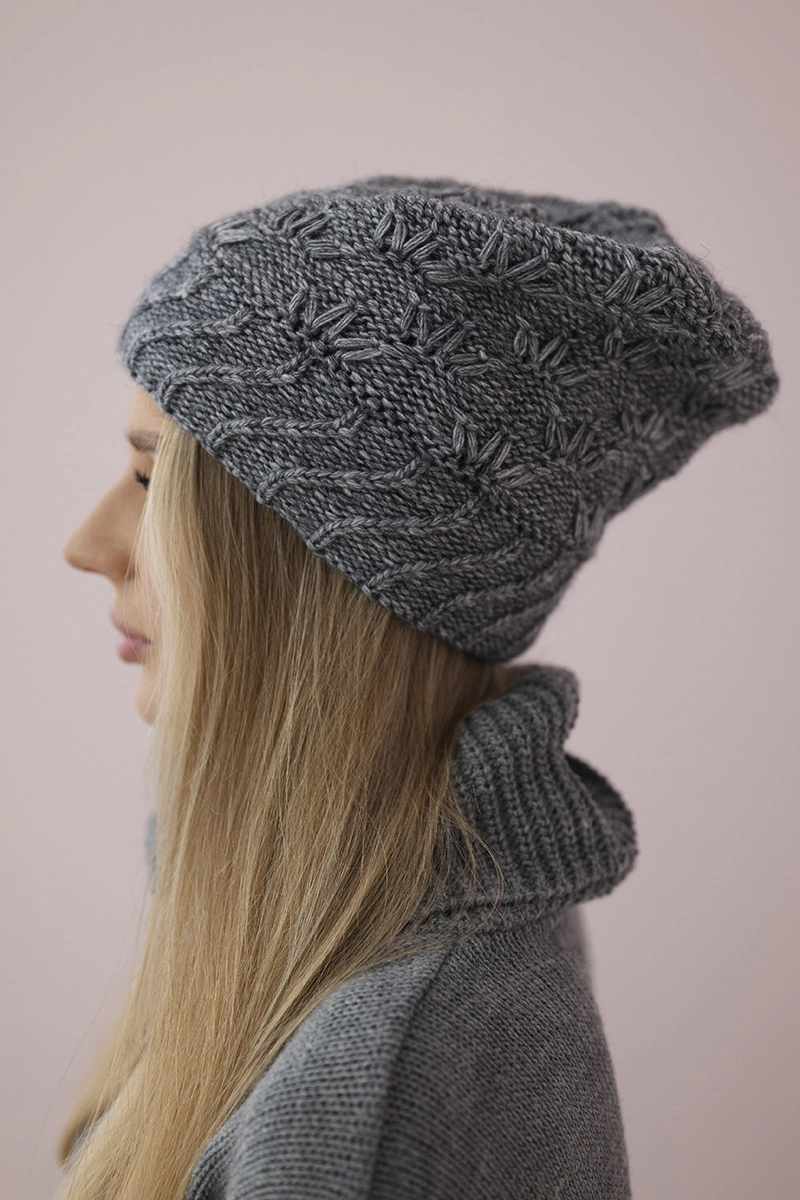 Women&#039;s cap Dagmara K332 dark gray