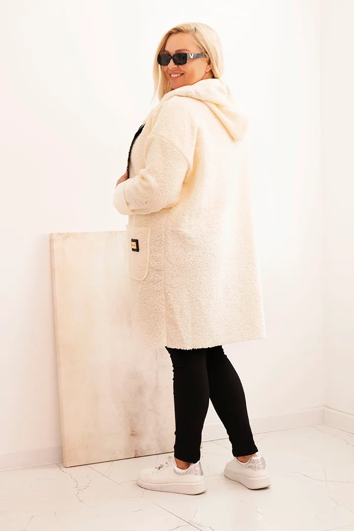 Kesi Włoski Plus Size women&#039;s coat made of faux fur with a hood and pockets ecru