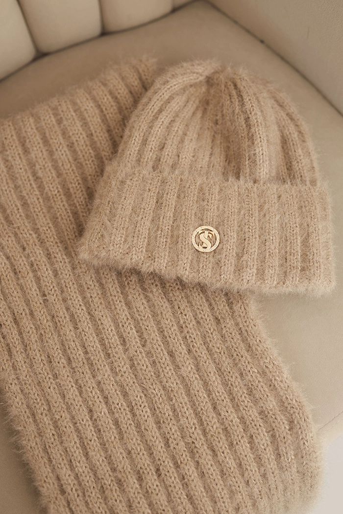 Kesi Women&#039;s set hat and long scarf made of soft yarn camel