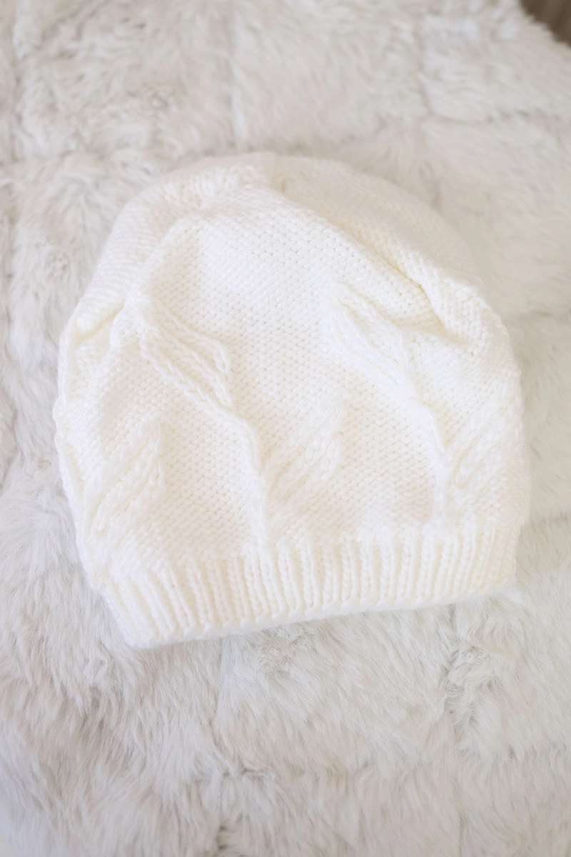 marka niezdefiniowana Women&#039;s cap Majka K376 white