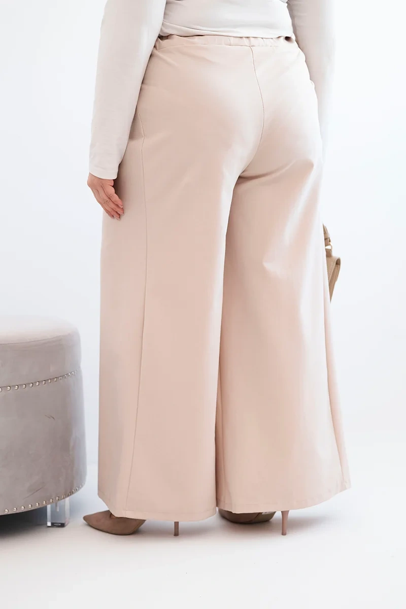Plus size nohavice s širokými nohavicami a záhybmi