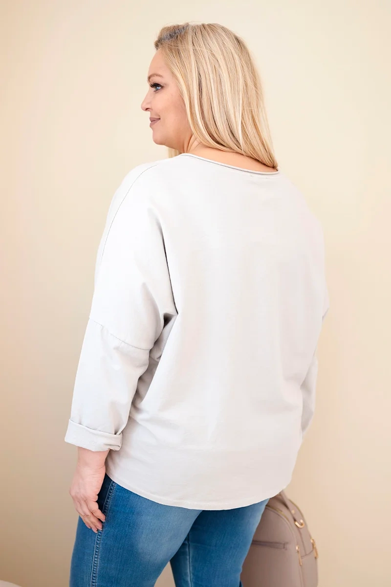 Plus size dámska blúzka s V-výstrihom béžová