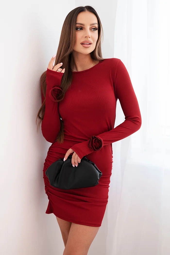 Kesi Włoski Dámska šaty z viskózy s riasením a kvetmi na rukávoch bordová