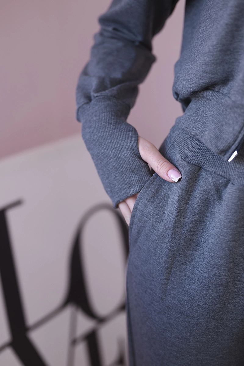 Set of sweatshirt with longer side made of graphite