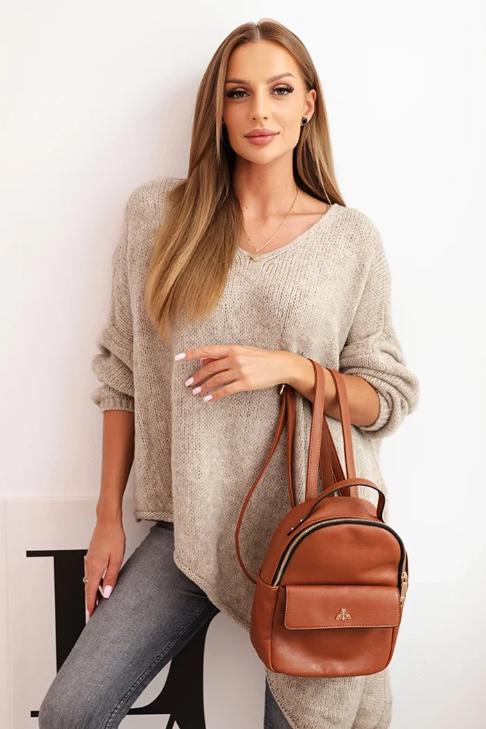 Kesi Włoski Dámsky asymetrický sveter z vlny Plus Size s V-čkovým výstrihom tmavobéžový