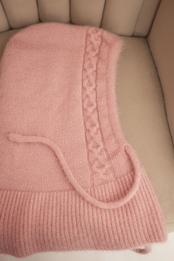 Polski Women&#039;s hooded cap with ties and braid pattern powder pink