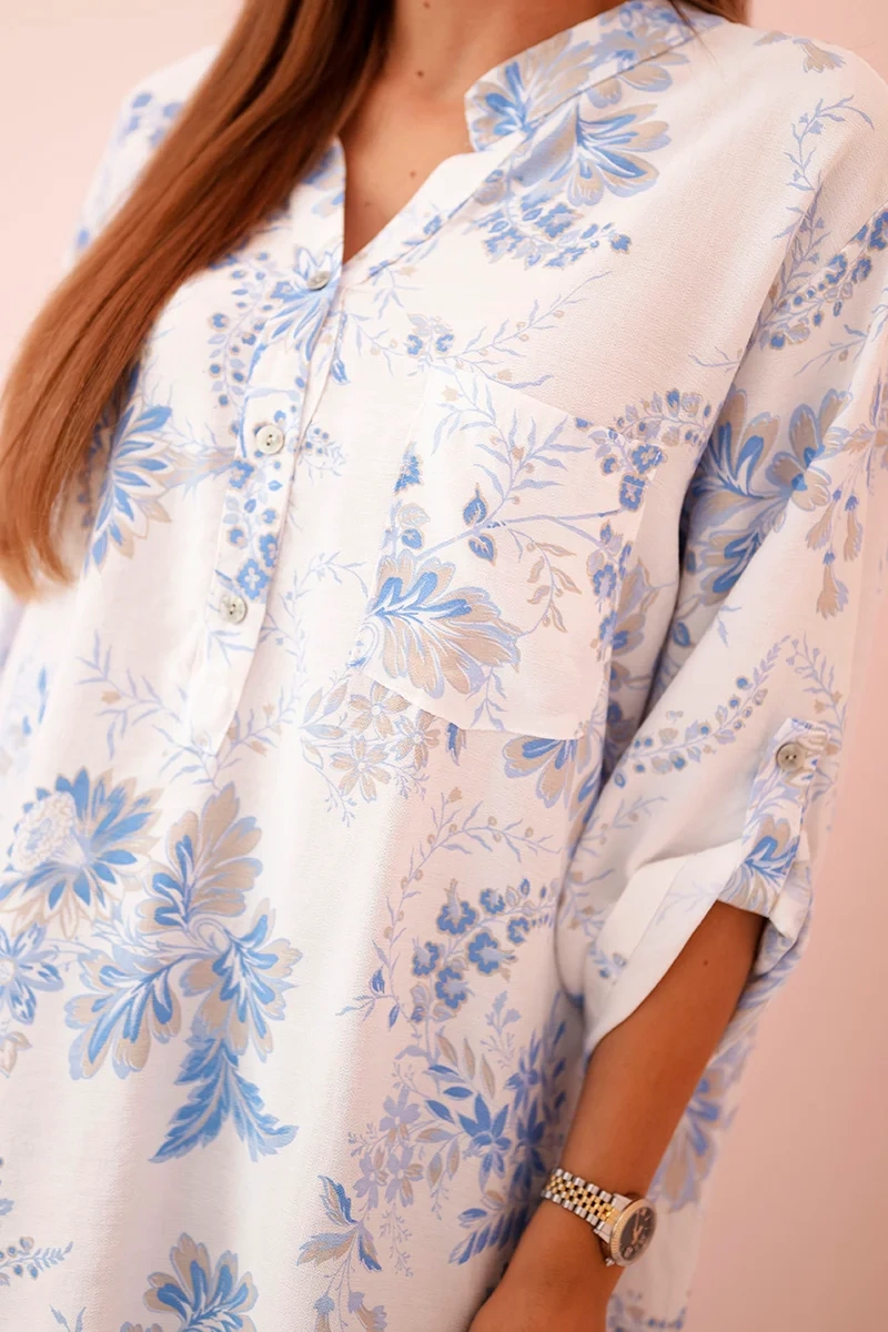 Kesi Włoski Women's V-neck shirt with a floral pattern blue