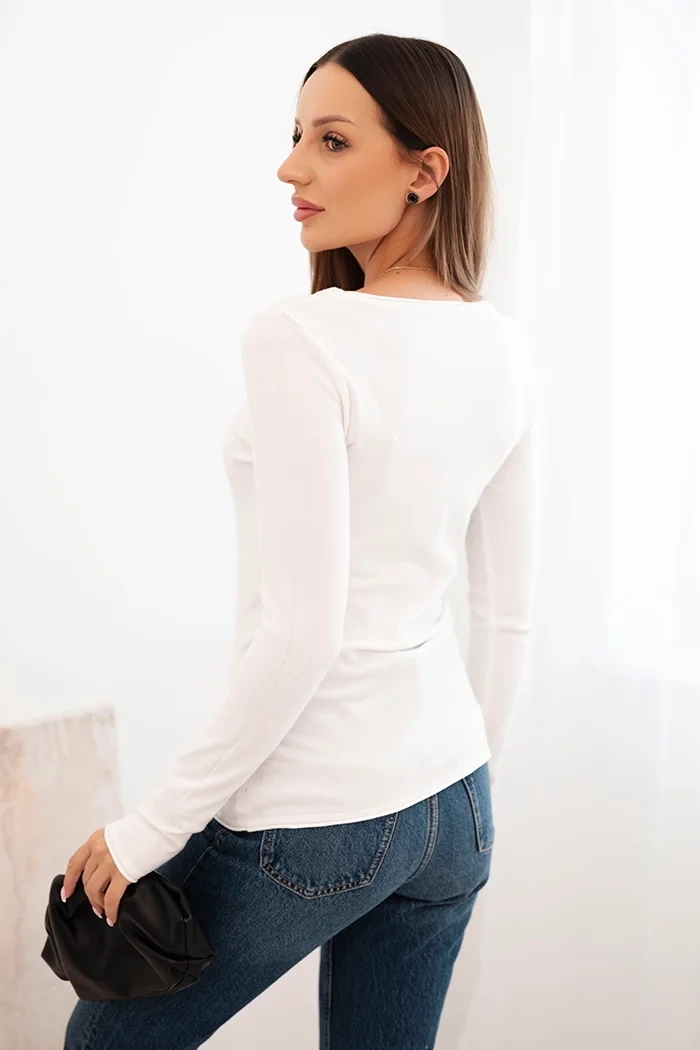 Kesi Włoski Women's viscose sweater with a round neckline and fitted style white