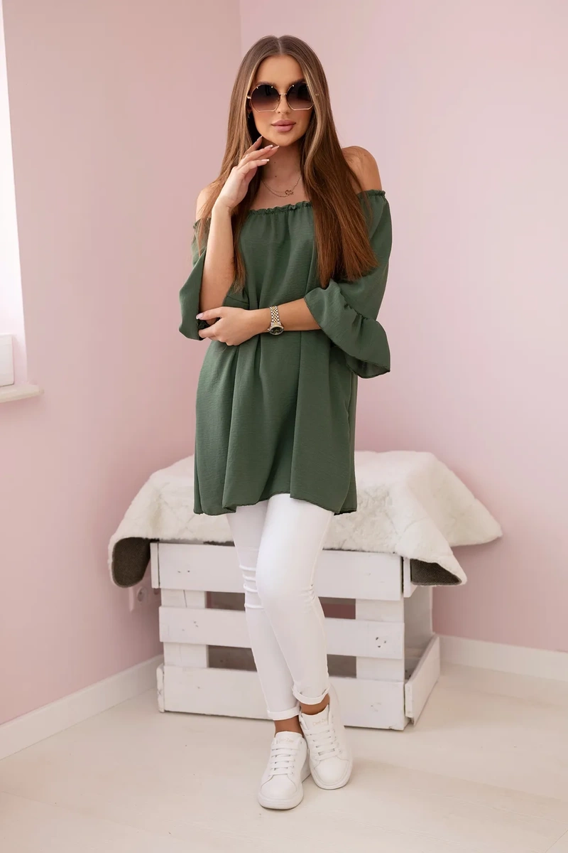 Spanish blouse with ruffles on the khaki sleeve