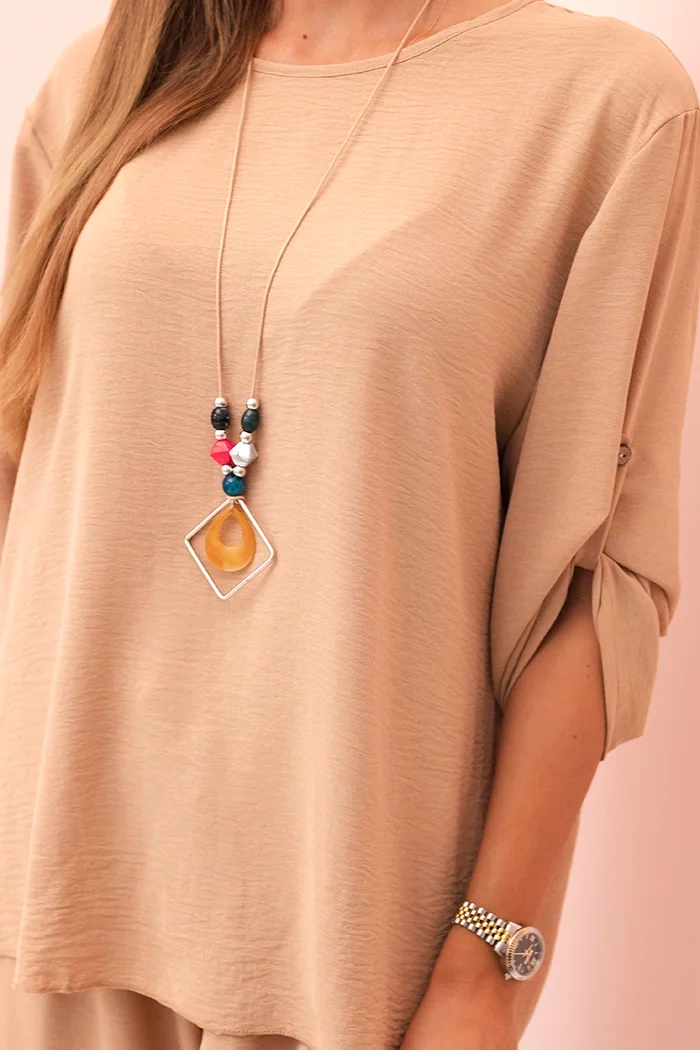 Kesi Włoski Women&#039;s set with a blouse with a necklace and wide pants camel