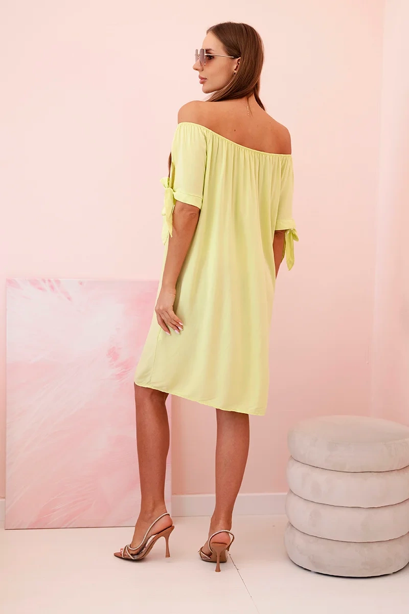 Kesi Włoski Women's viscose dress with tied sleeves pistachio