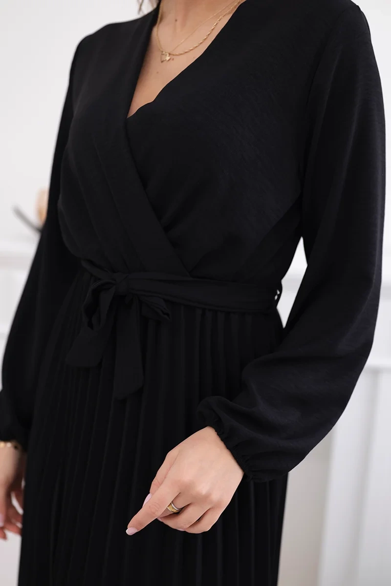 Kesi Włoski Dress tied with a pleated hem black