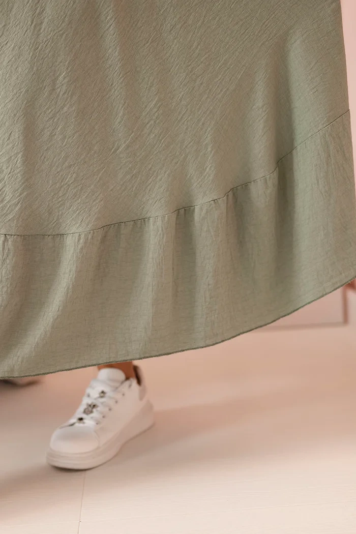 Kesi Włoski Dámske šaty plus size s krátkym rukávom a volánom z ľahkej viskózy khaki