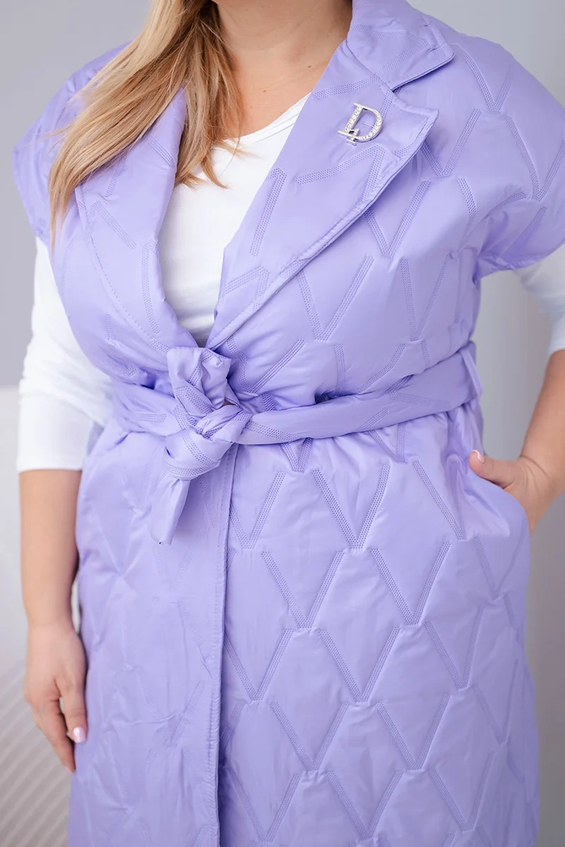 Kesi Plus Size prešívaná vesta s opaskom svetlofialová