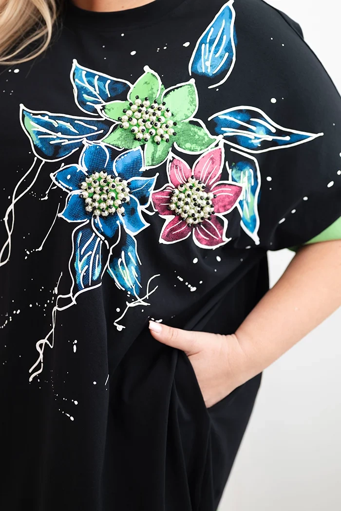 Kesi Włoski Green Plus Size women's tunic with floral pattern and decorative pearls