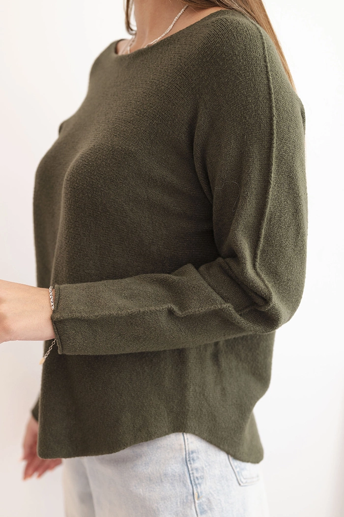 Kesi Włoski Women's sweater made of viscose with long sleeves and a round neckline dark khaki