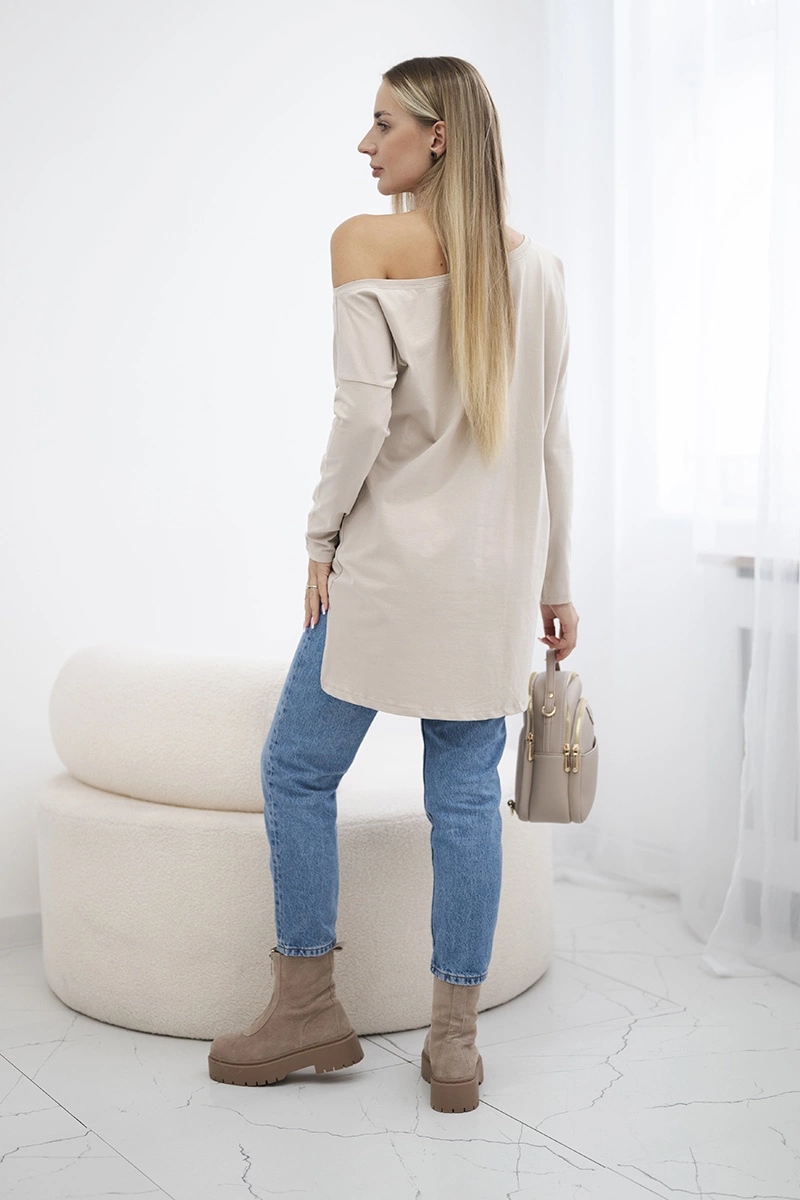Blouse with print and longer back beige