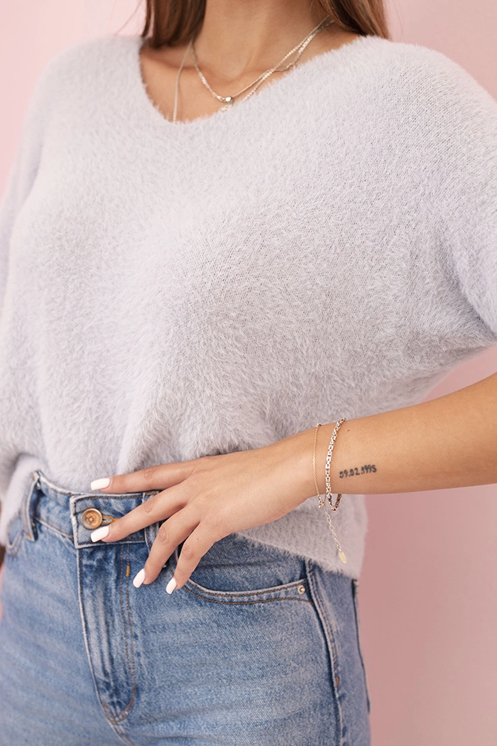 Kesi Włoski Women's sweater made of soft fluff with a V-neck and short sleeves gray