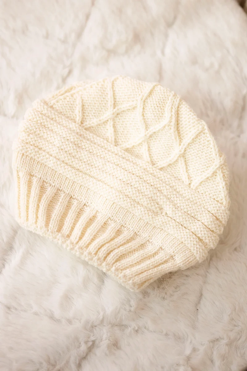 Women&#039;s cap Łucja K337 ecru