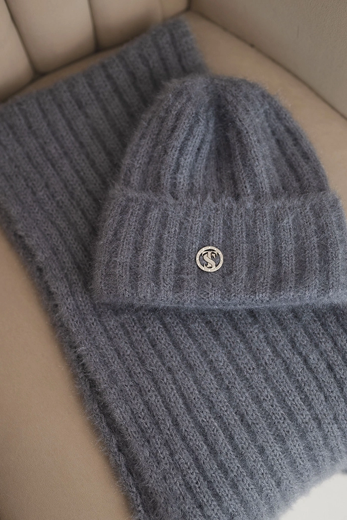Kesi Women&#039;s set hat and long scarf made of soft yarn dark gray