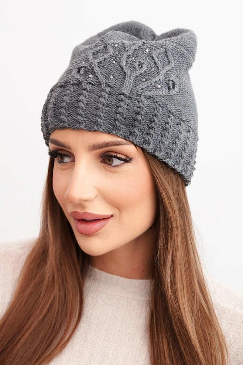 Dámská zimní čepice Kesi s flitry a copem
