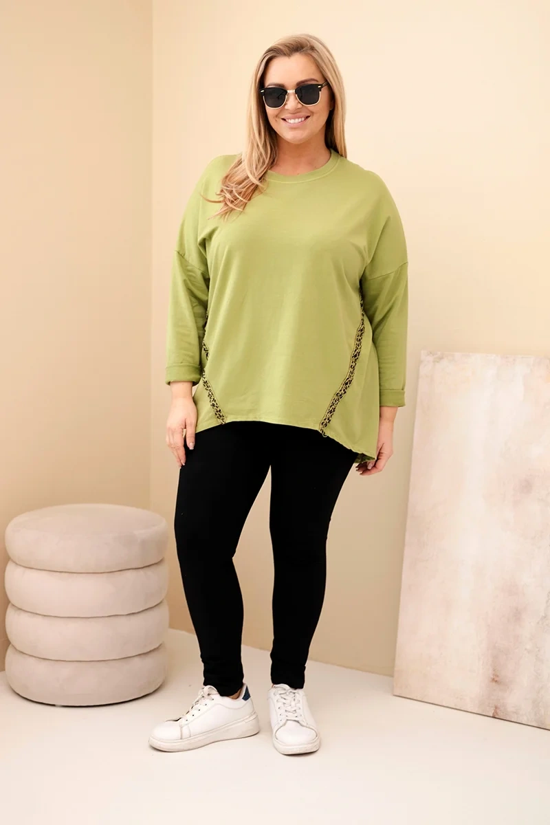 Kesi Dámska blúzka Plus Size bavlnená s vyhrnutým rukávom a leopardím pásom olivová
