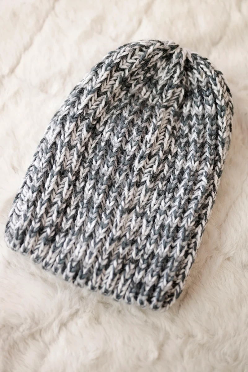 Women&#039;s cap Lora K312 graphite + gray
