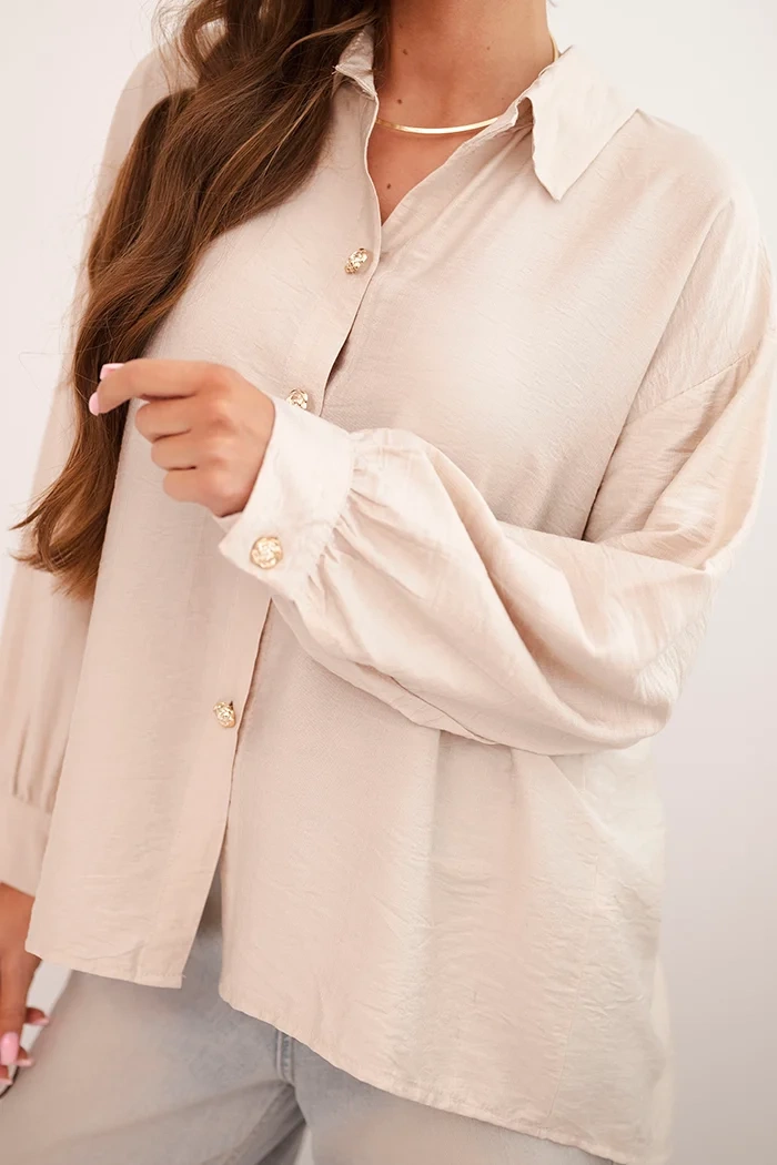 Kesi Włoski Elegant women's viscose shirt with decorative buttons beige