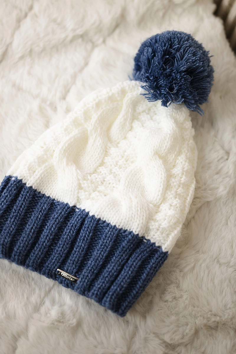 marka niezdefiniowana Cap with fleece Paris K212 white+jeans