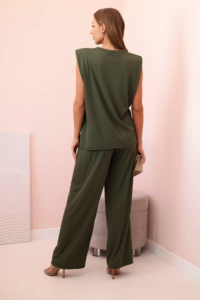 Kesi Włoski Women&#039;s set made of viscose with no sleeves and straight trousers khaki