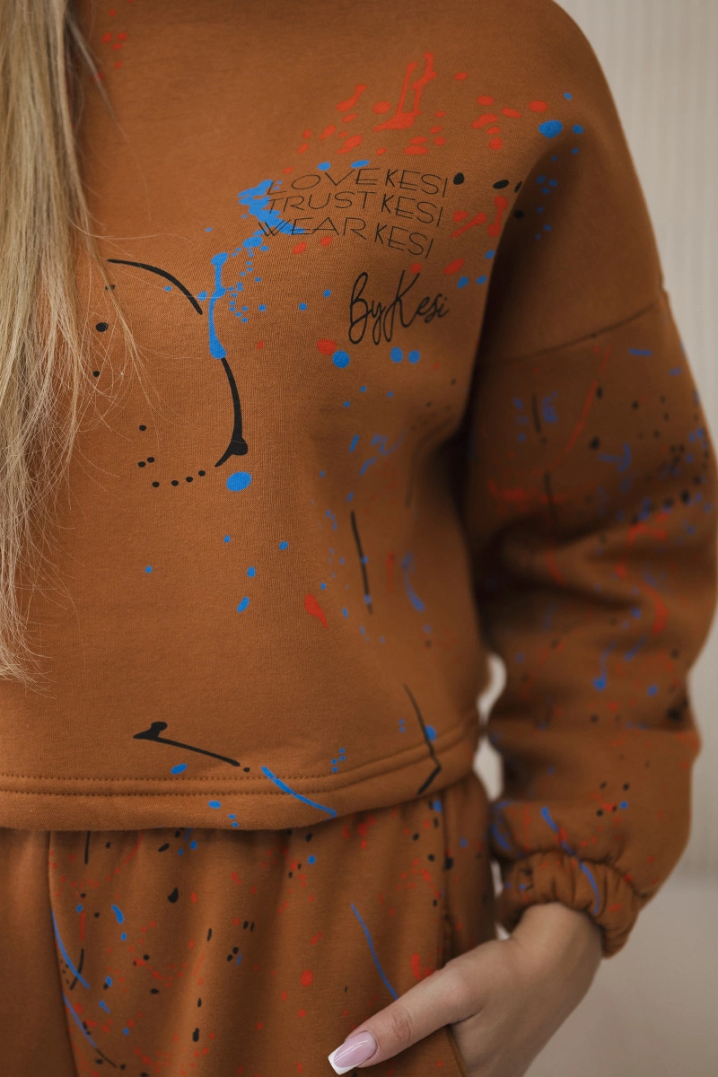 Insulated set with a colorful camel print
