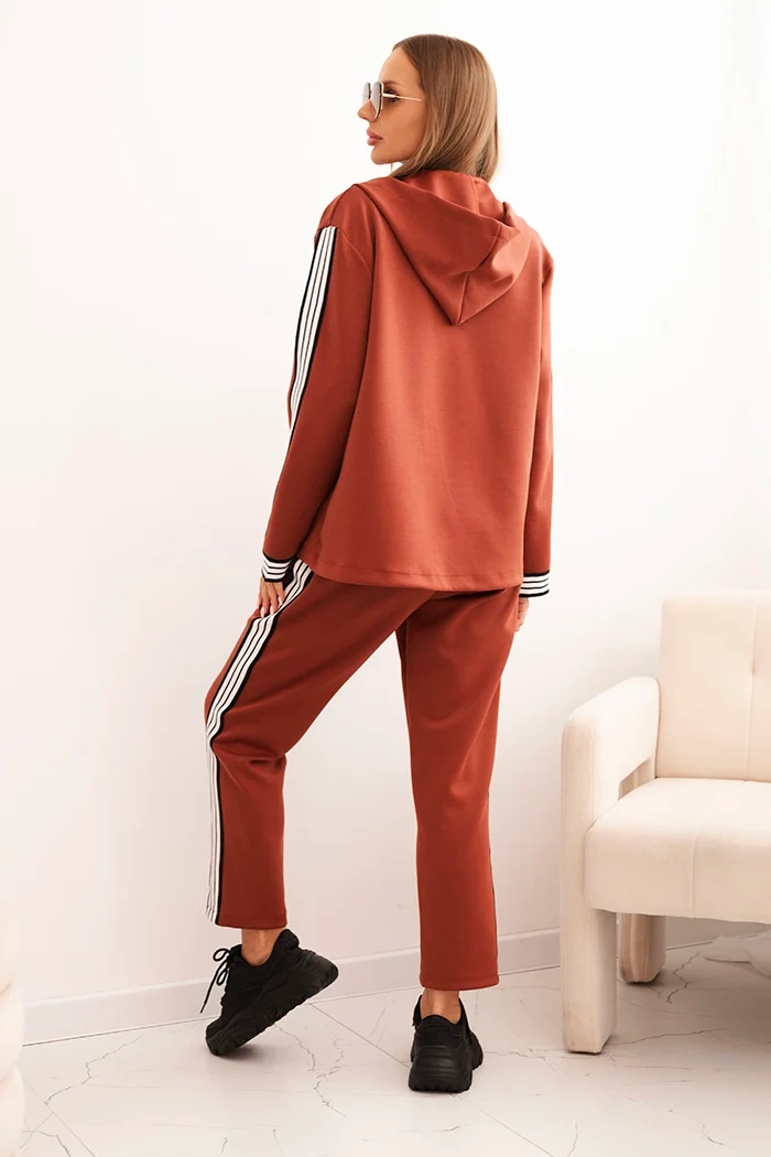 Kesi Włoski Women&#039;s set with viscose, featuring a stripe and a sports jacket, ginger