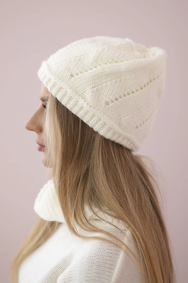 Kesi Women&#039;s cap Klarysa K393 ecru