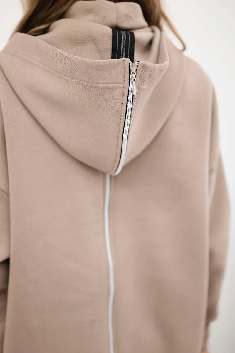 Insulated sweatshirt with a zipper at the back dark beige