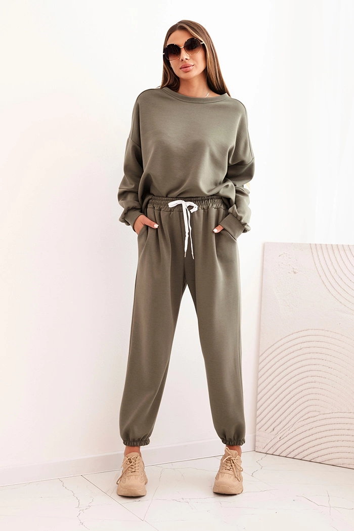 Kesi Włoski Ladies&#039; butter set with a loose sweatshirt and pants with the inscription LOVE khaki