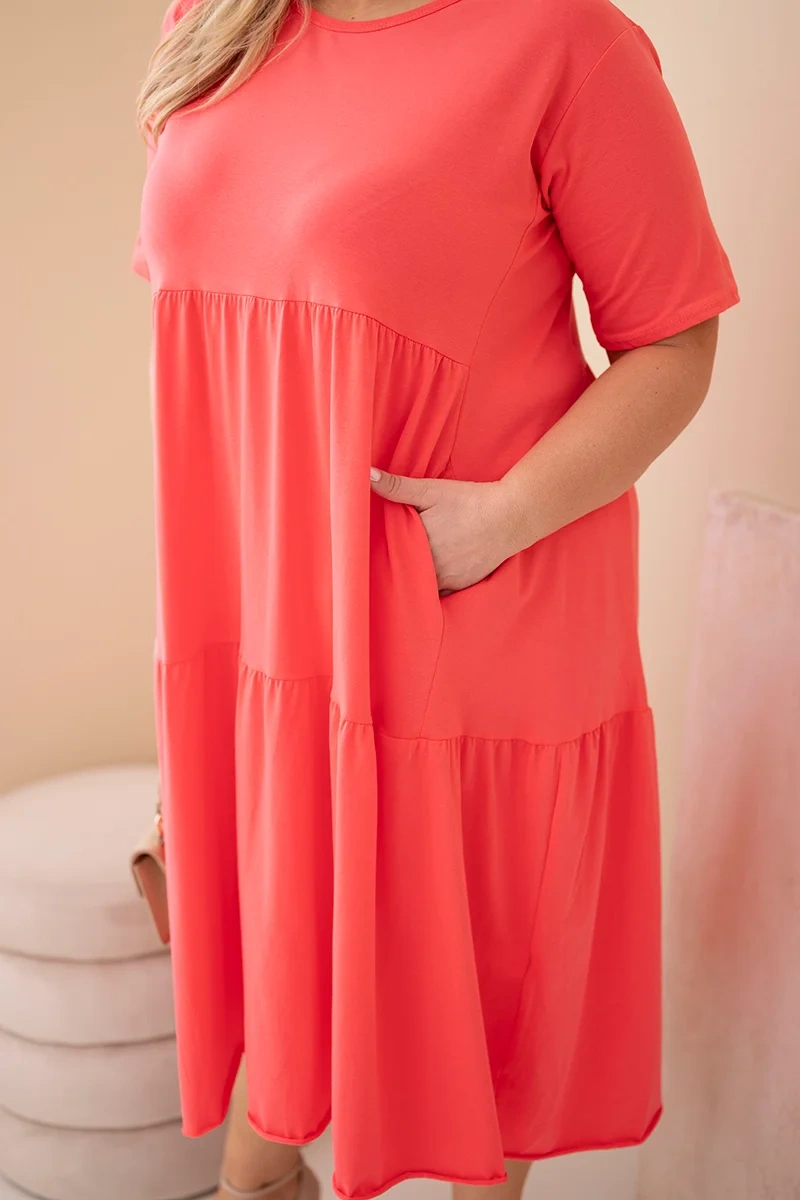 Kesi plus-size šaty s krátkymi rukávmi a volánom