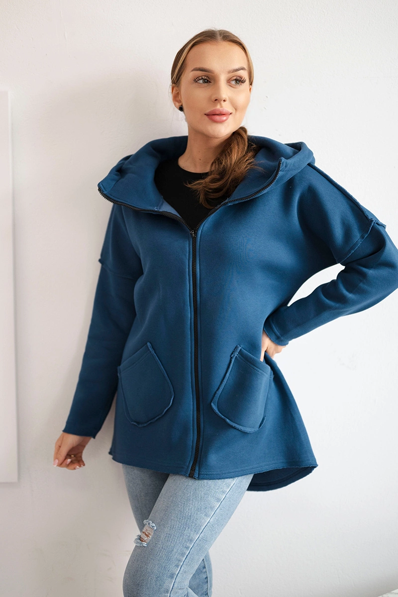 Insulated sweatshirt with a longer back and pockets jeans