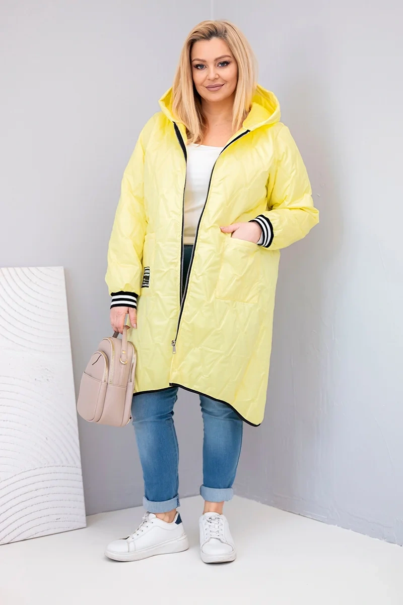 Žlutá prošívaná bunda s kapucí Plus Size