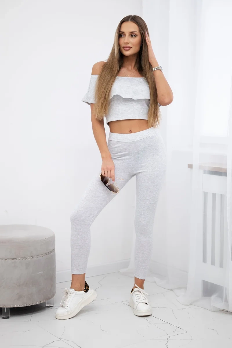 Set with a light gray ruffle