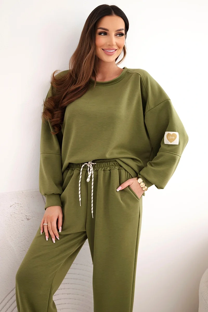 Dámská souprava s nápisem LOVE, olivová