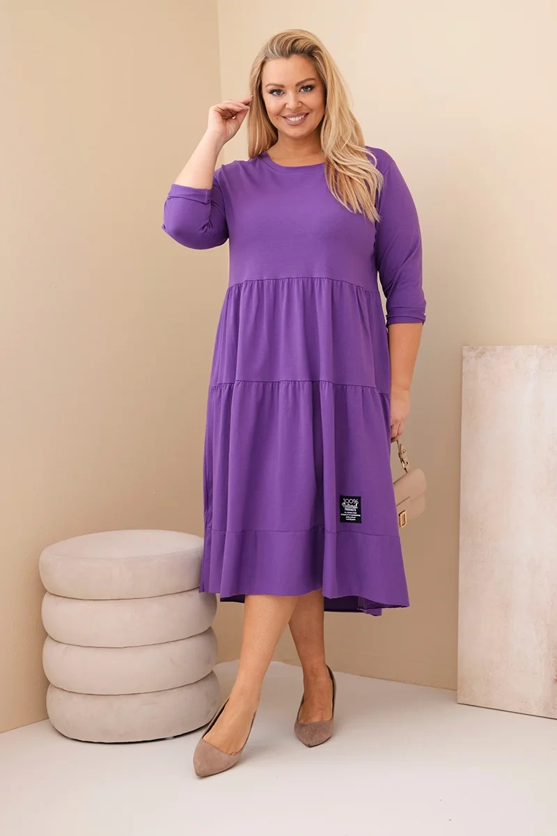 Fialové plus size šaty s volánmi