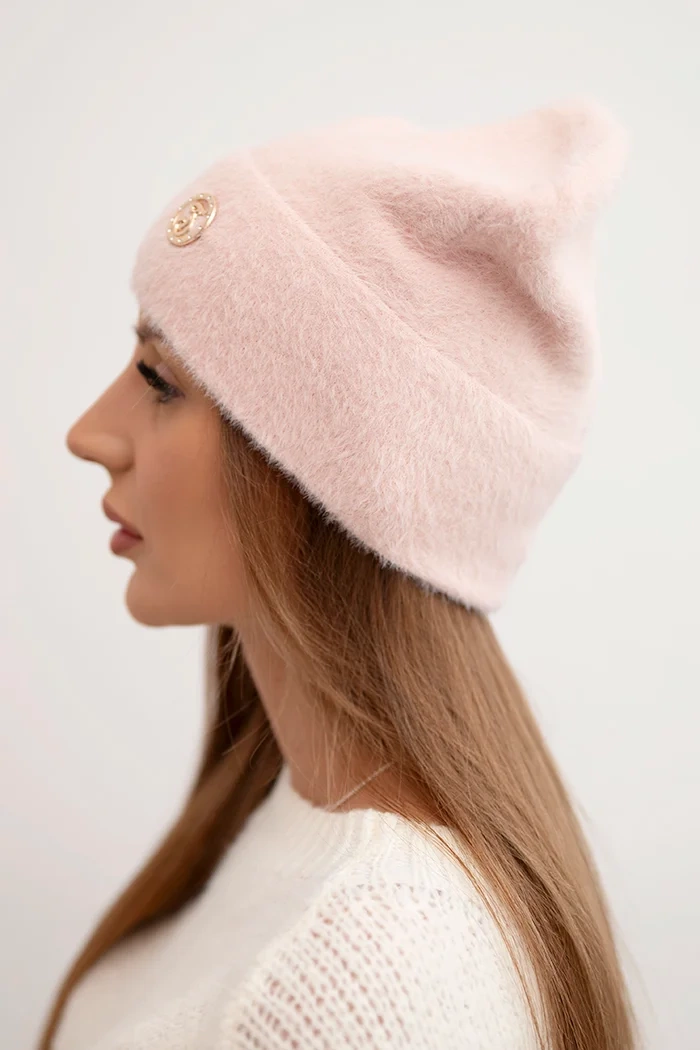 Polski Soft women&#039;s cap made of fluffy knit with a decorative plate powder pink